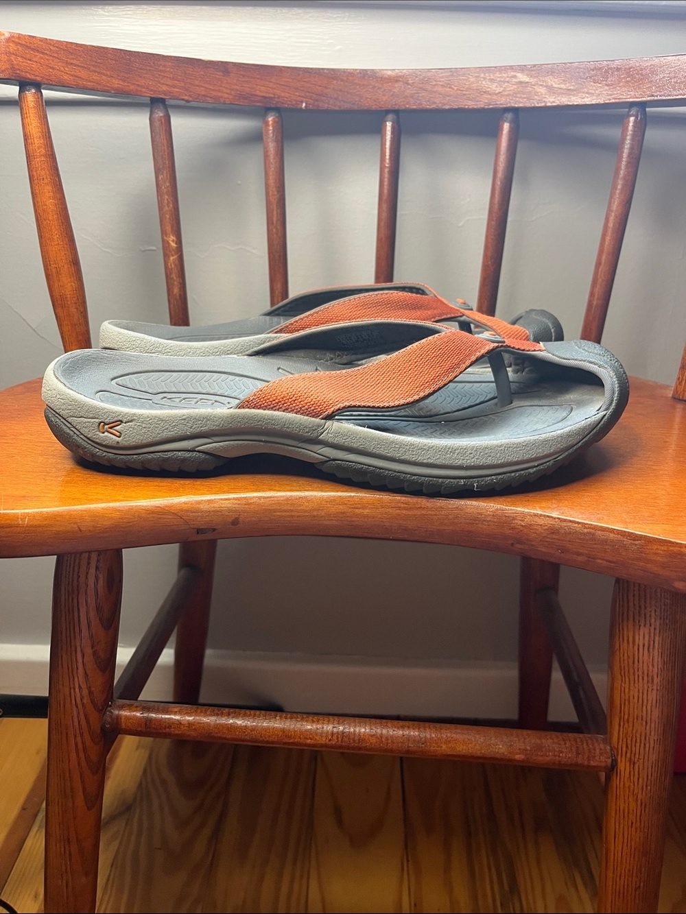 KEEN Kona Flip Sandals Men’s Size 9.5 Brown Leather Outdoor Comfort EUC - Picture 4 of 9